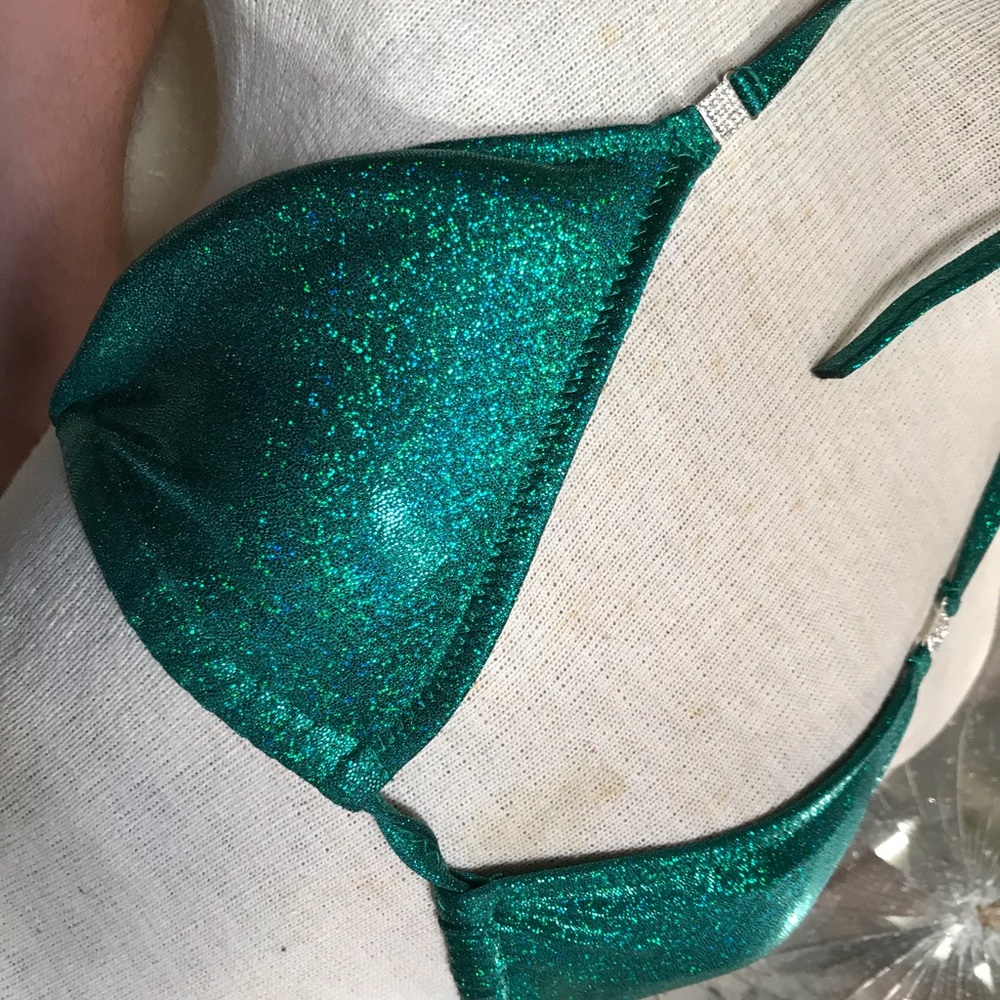 Posing suit size small top and bottom.